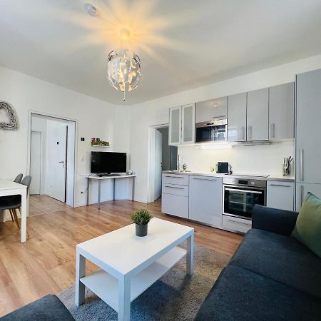 White Inn - Kuschelige Ferienwohnung Mürzzuschlag Eksteriør billede